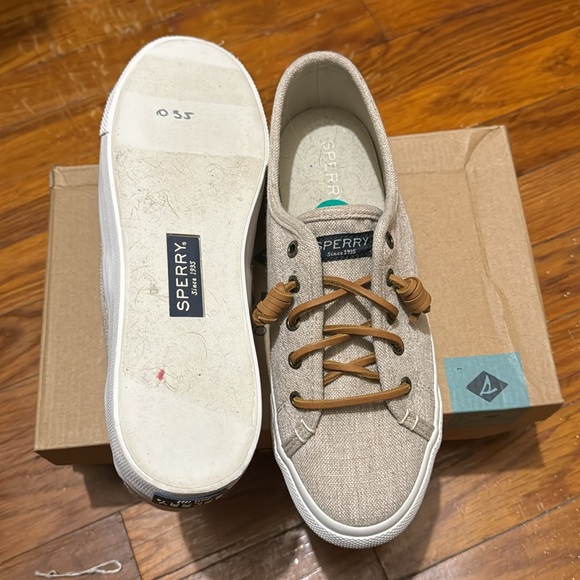 Sperry top sider size 8. Box is from another pair but will ship in these. - Picture 3 of 3